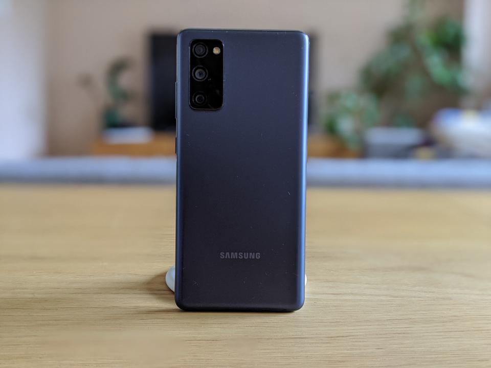 Gözləntiləri qarşılayan Samsung Galaxy S20 FE smartfon modeli